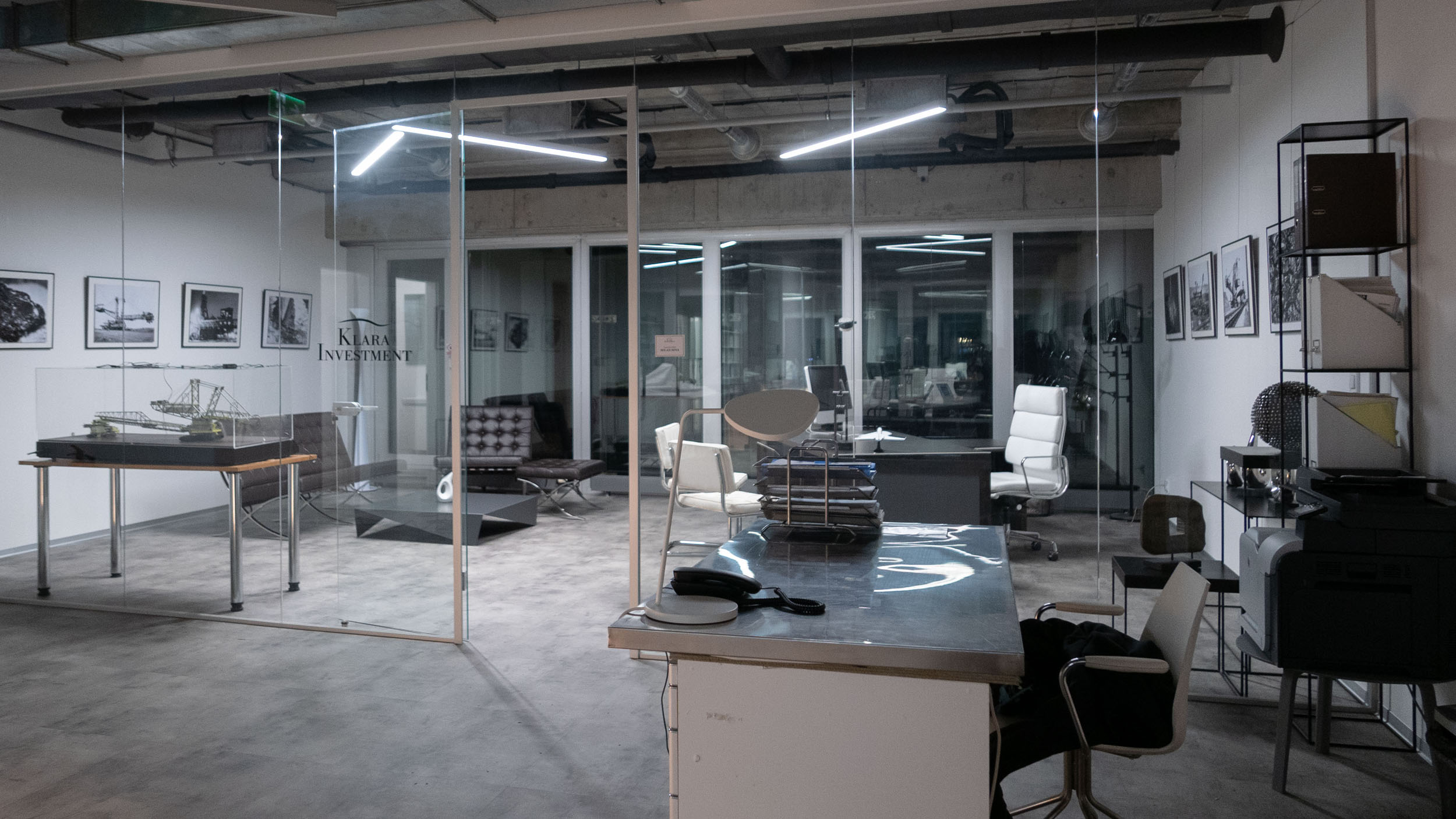Pleasure Principle / Production Designer: Jiri Karasek
